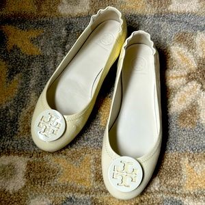 Ivory/white patent Tory Burch Minnie flats sz 8.5
